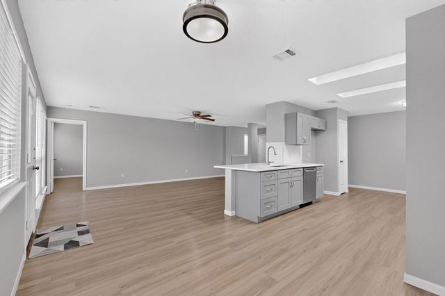 2447 Roundabout LN, Round Rock, TX 78664