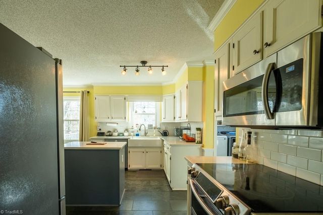 9516 White Tail Trail, Kernersville, NC 27284