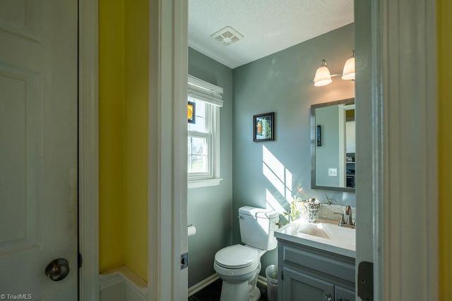 9516 White Tail Trail, Kernersville, NC 27284