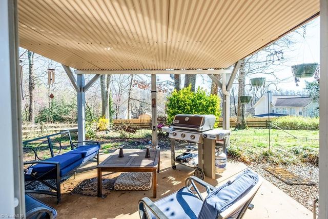 9516 White Tail Trail, Kernersville, NC 27284