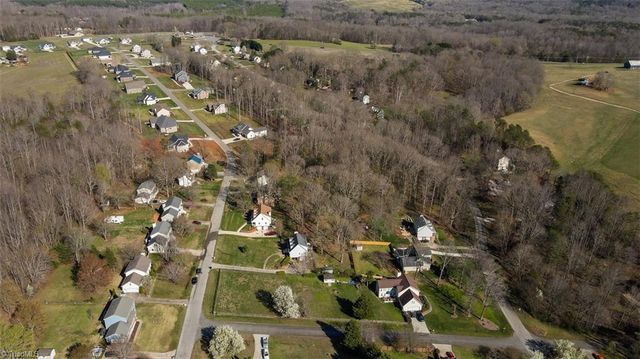 9516 White Tail Trail, Kernersville, NC 27284