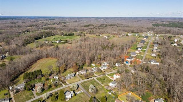 9516 White Tail Trail, Kernersville, NC 27284