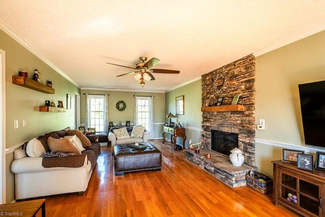 9516 White Tail Trail, Kernersville, NC 27284