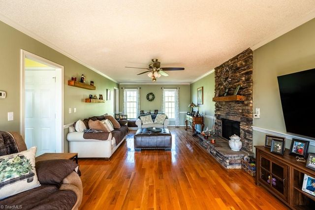 9516 White Tail Trail, Kernersville, NC 27284