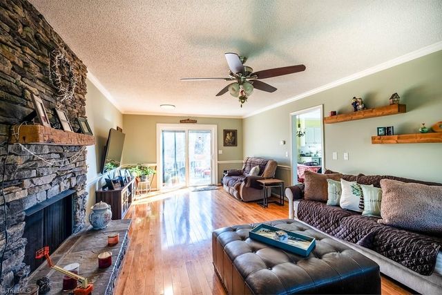 9516 White Tail Trail, Kernersville, NC 27284