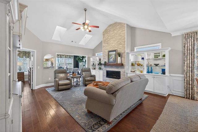 6742 Blue Heron Way, Flowery Branch, GA 30542