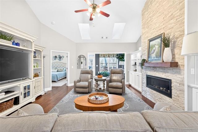 6742 Blue Heron Way, Flowery Branch, GA 30542