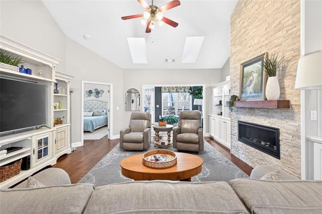 6742 Blue Heron Way, Flowery Branch, GA 30542