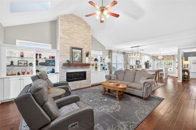 6742 Blue Heron Way, Flowery Branch, GA 30542