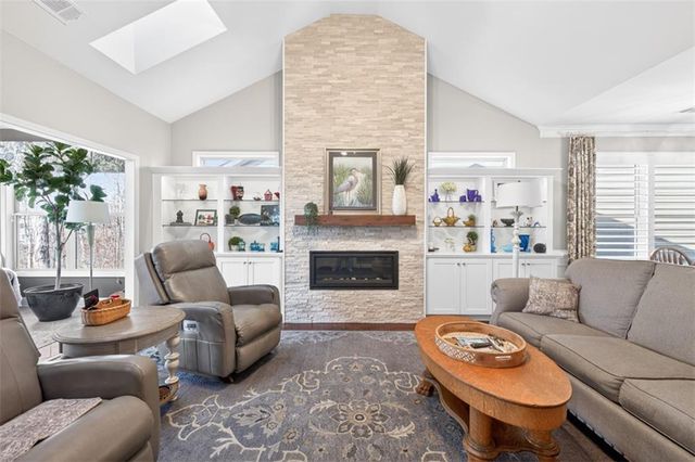 6742 Blue Heron Way, Flowery Branch, GA 30542