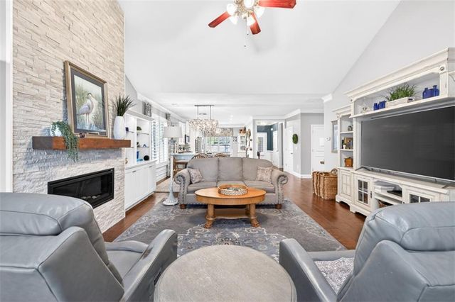 6742 Blue Heron Way, Flowery Branch, GA 30542