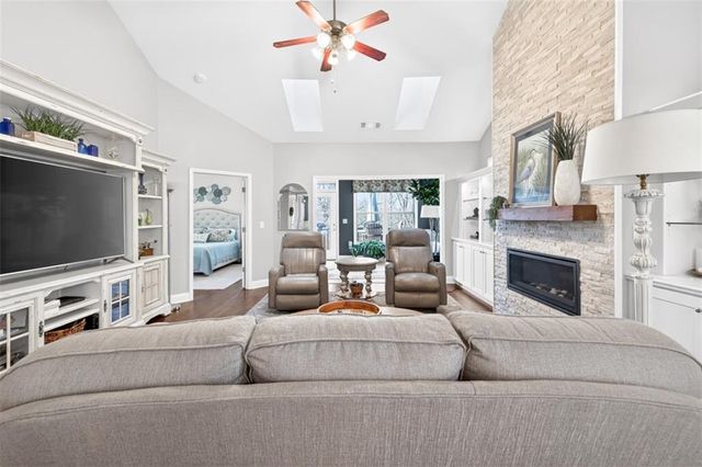 6742 Blue Heron Way, Flowery Branch, GA 30542