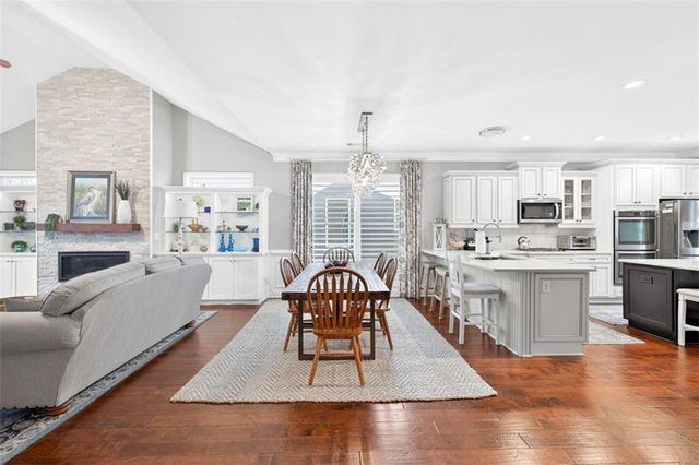 6742 Blue Heron Way, Flowery Branch, GA 30542