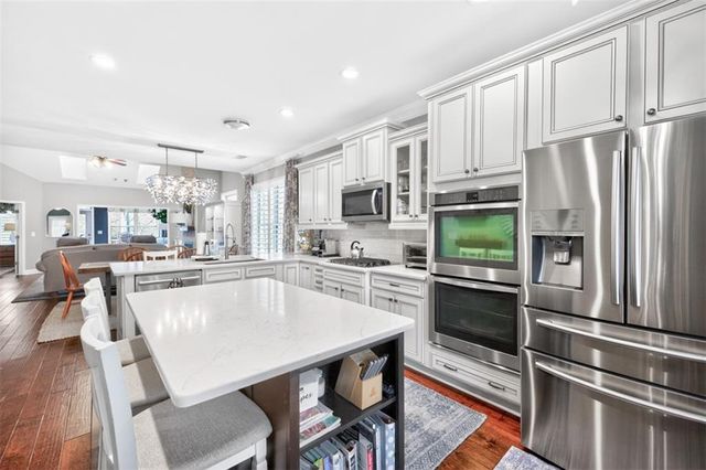 6742 Blue Heron Way, Flowery Branch, GA 30542