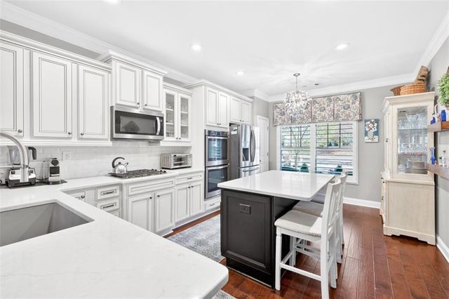 6742 Blue Heron Way, Flowery Branch, GA 30542