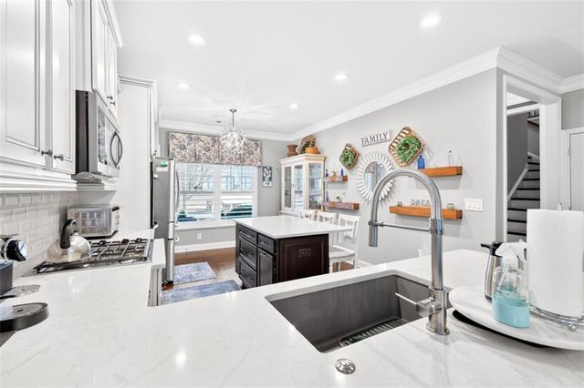 6742 Blue Heron Way, Flowery Branch, GA 30542