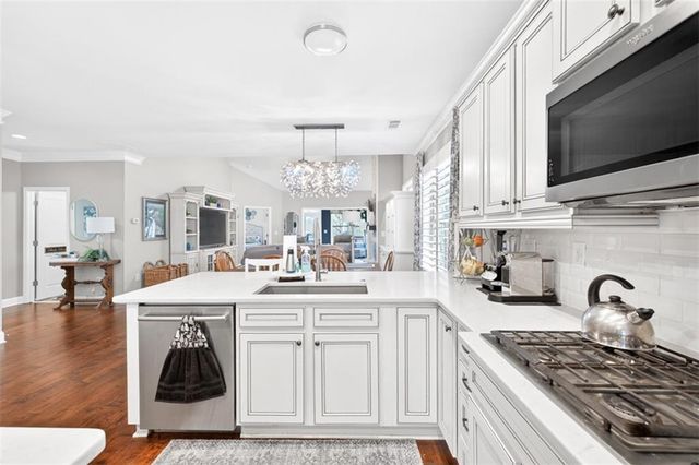 6742 Blue Heron Way, Flowery Branch, GA 30542