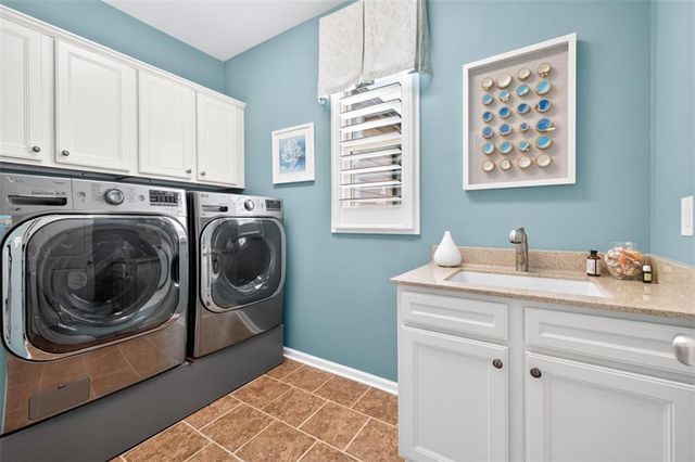 6742 Blue Heron Way, Flowery Branch, GA 30542