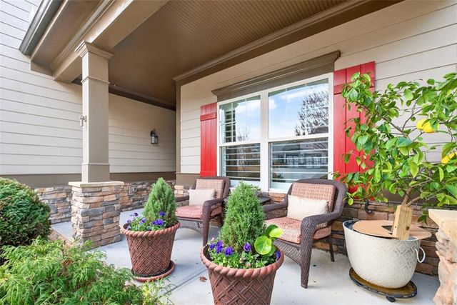 6742 Blue Heron Way, Flowery Branch, GA 30542