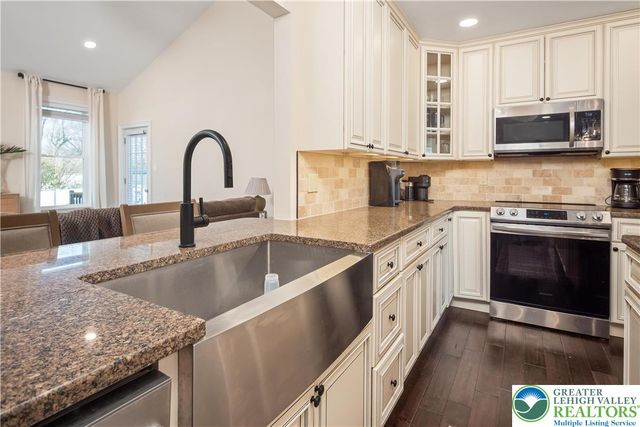 377 Berkley Street, Palmer Twp, PA 18045