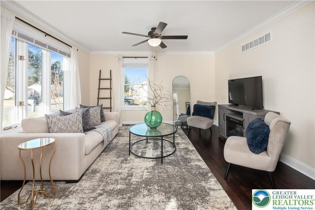 377 Berkley Street, Palmer Twp, PA 18045