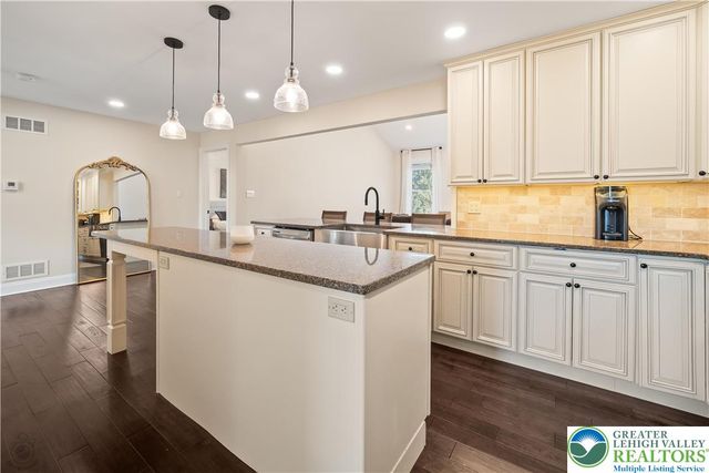 377 Berkley Street, Palmer Twp, PA 18045