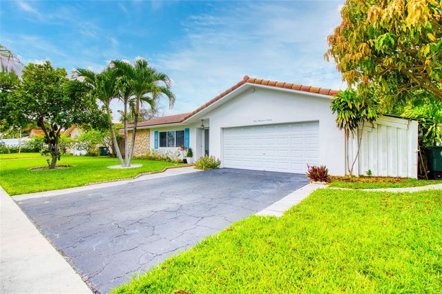 107 Winged Foot Ln, Boca Raton, FL 33431