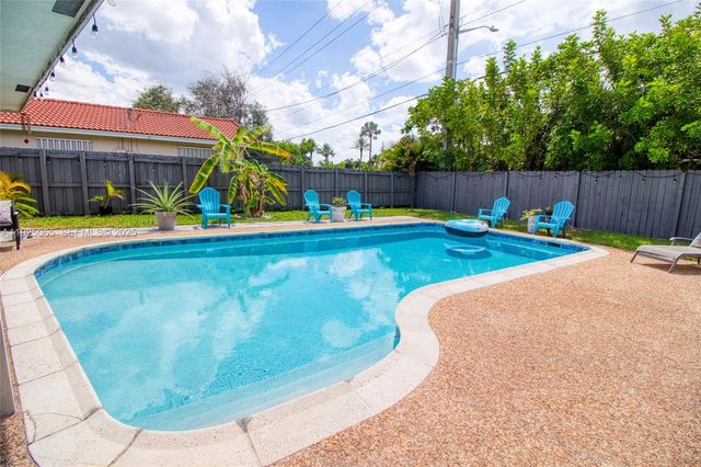 107 Winged Foot Ln, Boca Raton, FL 33431