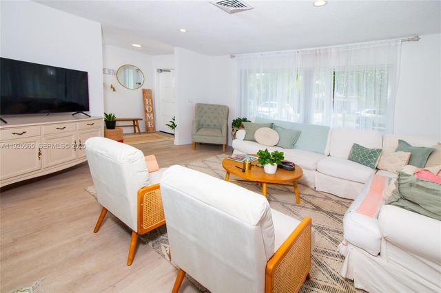 107 Winged Foot Ln, Boca Raton, FL 33431