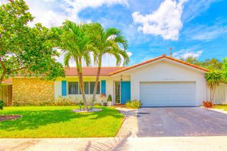 107 Winged Foot Ln, Boca Raton, FL 33431