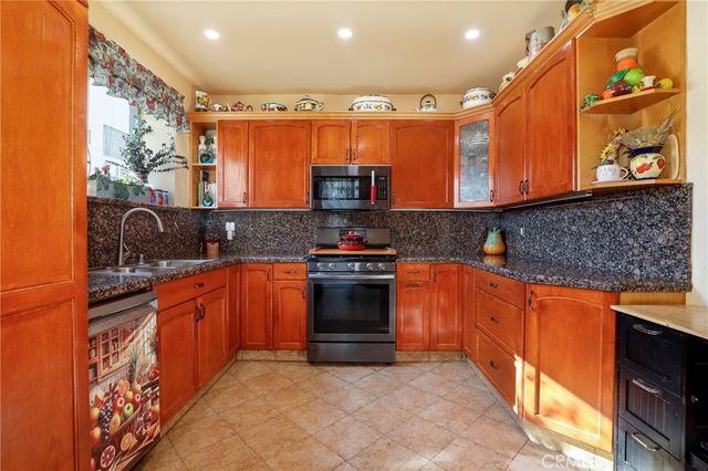 531 N Rossmore Avenue 202, Los Angeles, CA 90004