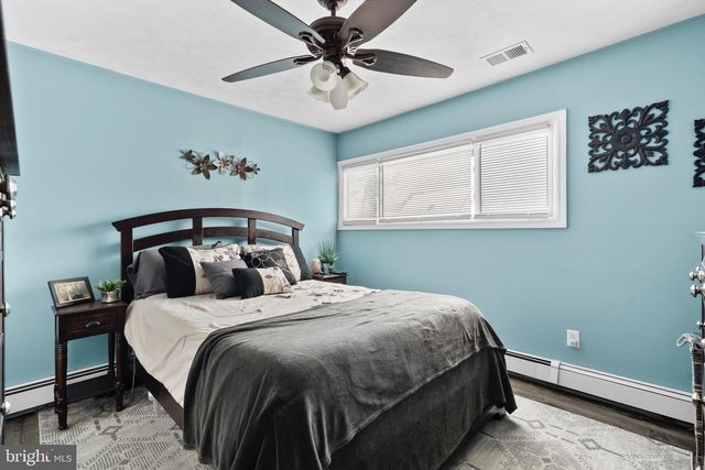 9 HONEY LOCUST RD, Levittown, PA 19056