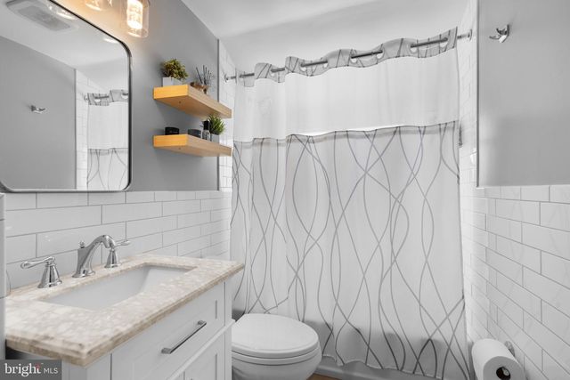 9 HONEY LOCUST RD, Levittown, PA 19056