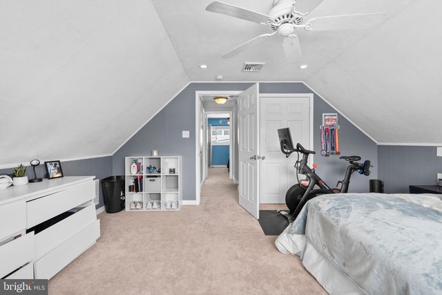 9 HONEY LOCUST RD, Levittown, PA 19056