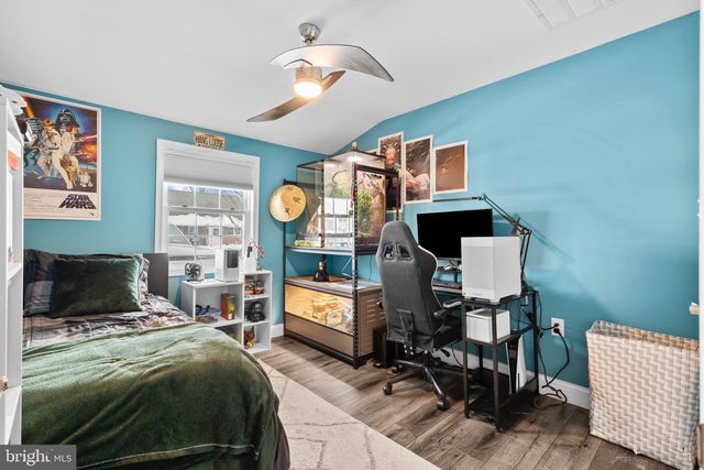 9 HONEY LOCUST RD, Levittown, PA 19056