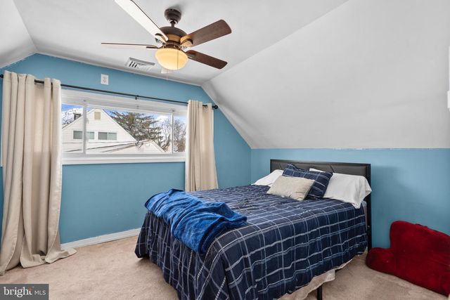 9 HONEY LOCUST RD, Levittown, PA 19056