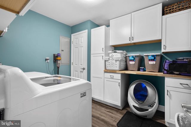 9 HONEY LOCUST RD, Levittown, PA 19056