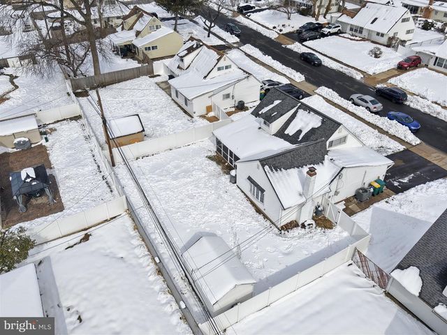 9 HONEY LOCUST RD, Levittown, PA 19056