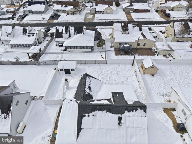 9 HONEY LOCUST RD, Levittown, PA 19056