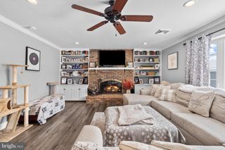 9 HONEY LOCUST RD, Levittown, PA 19056