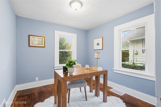 2331 E 11th Street, Des Moines, IA 50316