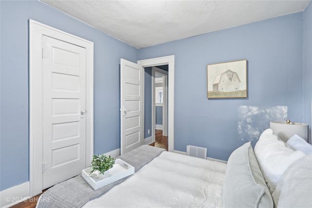 2331 E 11th Street, Des Moines, IA 50316