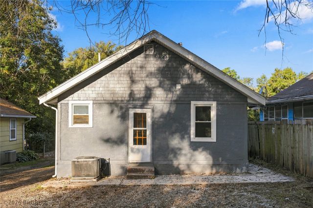 2331 E 11th Street, Des Moines, IA 50316