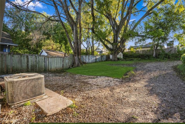2331 E 11th Street, Des Moines, IA 50316