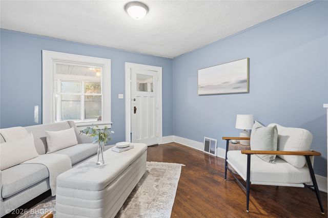 2331 E 11th Street, Des Moines, IA 50316