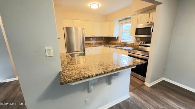 11 Maple Street, Jackson, NJ 08527