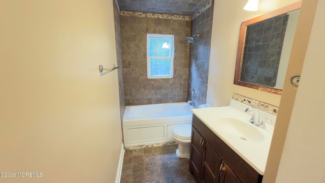 11 Maple Street, Jackson, NJ 08527