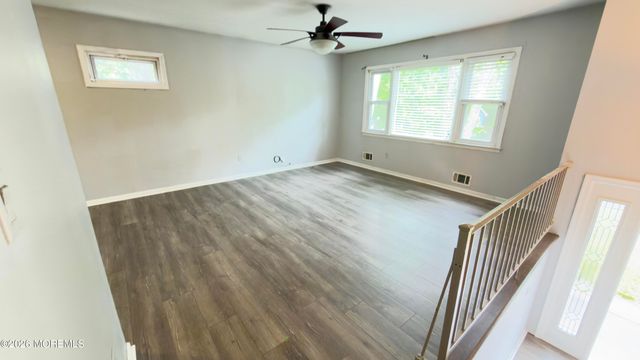 11 Maple Street, Jackson, NJ 08527