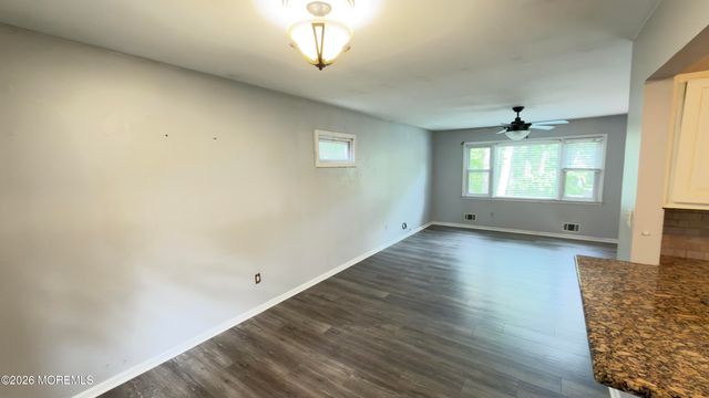 11 Maple Street, Jackson, NJ 08527