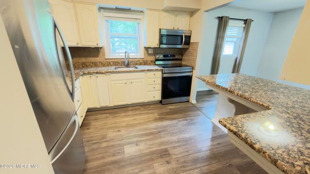 11 Maple Street, Jackson, NJ 08527